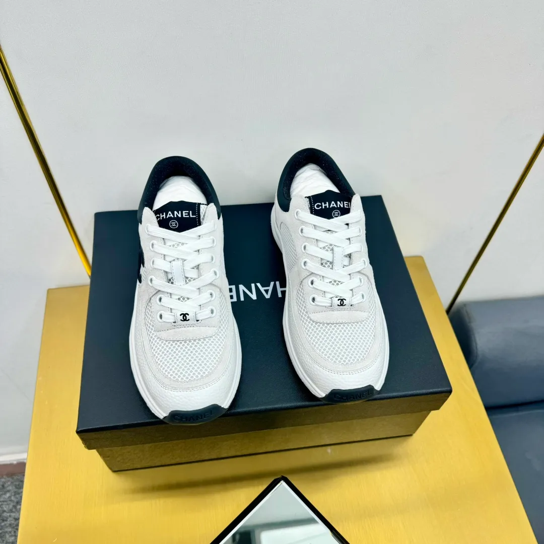 👟👟Ex-factory price 560👟👟～Original calfskin panda shoes Chanel 24C Latest hot style Panda Black and White Sports shoes Casual sneakers Xiaoxiang Hot item Classic black and white Panda color Coco girls must pay. Fabric: Original customized cowhide. Lining: Original imported breathable mesh lining. Outsole: Original molded rubber + TPU combination. Size: Women's 35-40